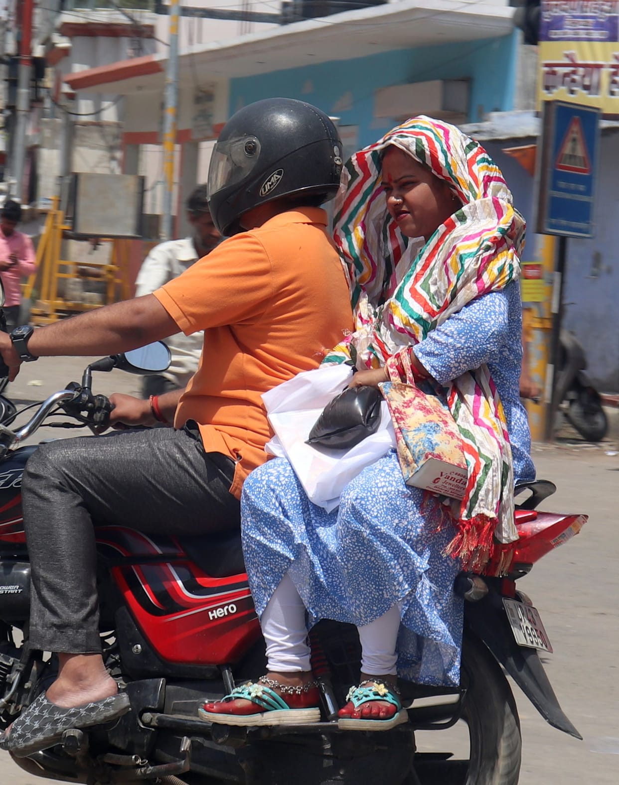 Mercury reached 40 degrees, hot wind made everyone miserable
