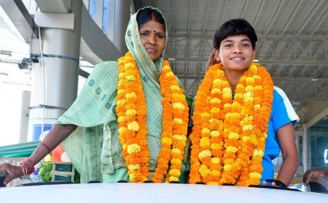 Kaushambi's daughter flying fairy Sunita returned home with grand welcome