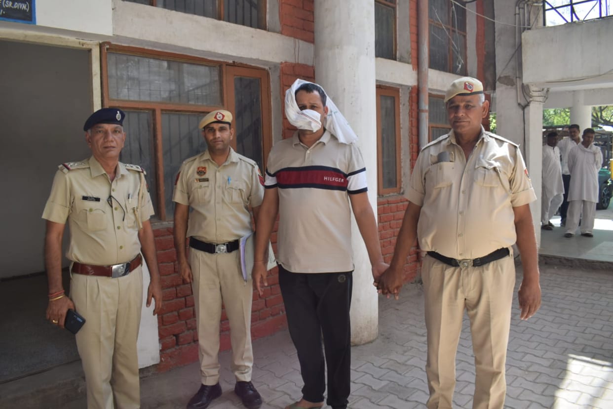 Bribe of Rs 2000 demanded for permission to lift soil, mining guard caught red handed