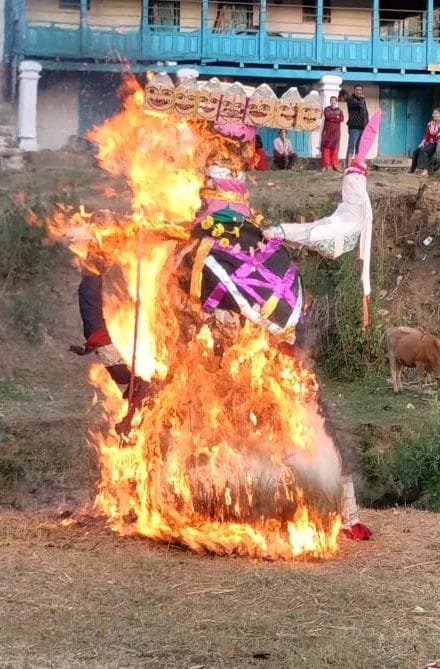 The pandal echoed with Jai Shri Ram with the killing of Ravana.