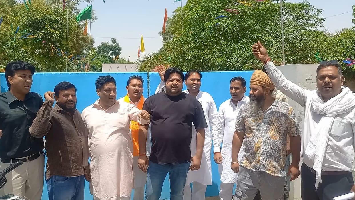 People angry over the supply of contaminated water locked the main gate of the Public Health Department