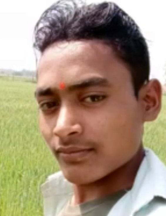 Bike riding teenager dies due to collision with auto, case registered