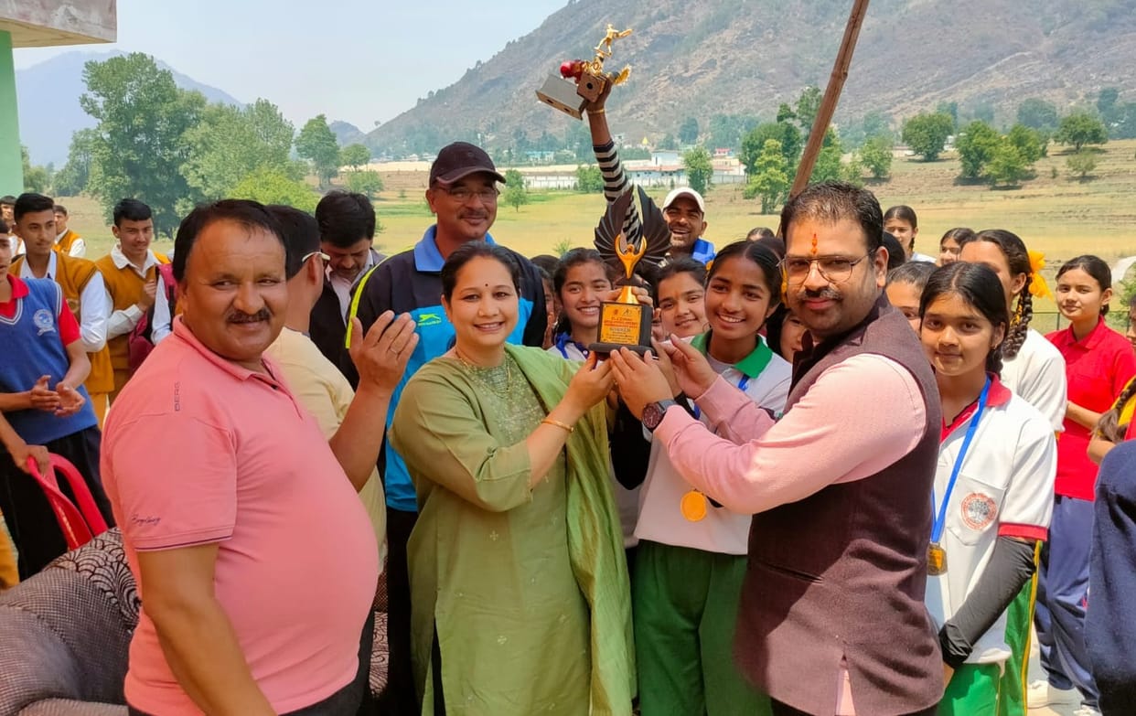 Maharishi Vidya Mandir team won in cricket