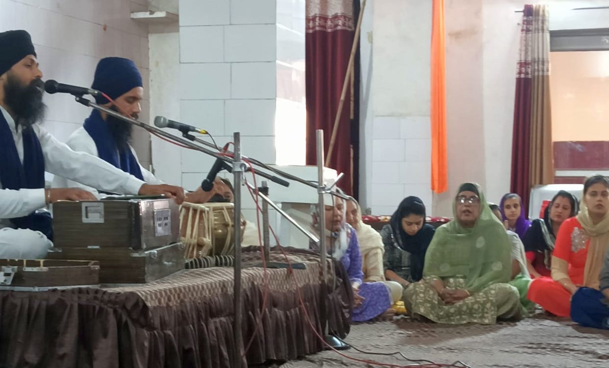 Special Gurmat Diwan decorated on the occasion of Prakash Parv of fifth Guru Arjun Dev.