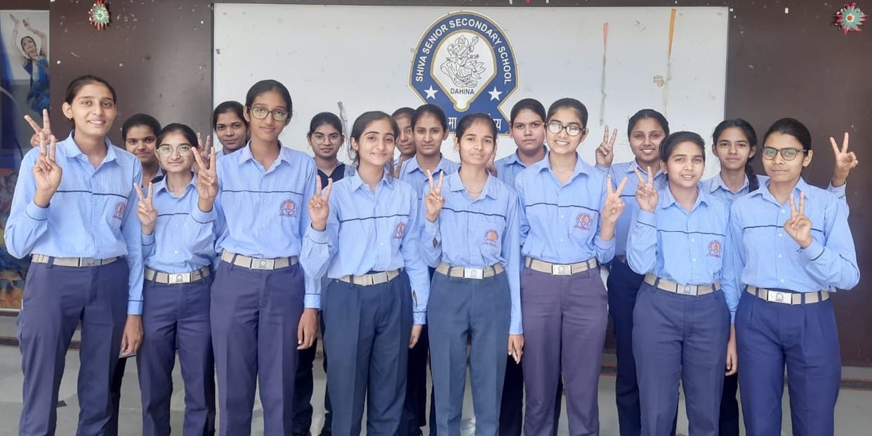 16 children scored 100 out of 100 in mathematics.