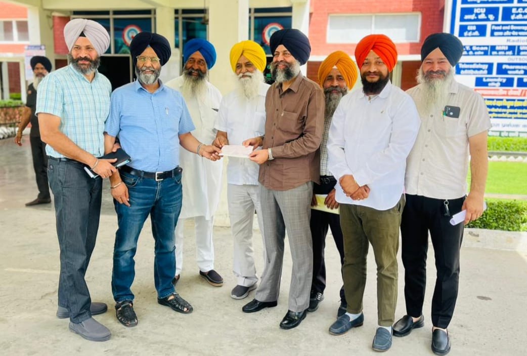 SGPC gave Rs 1.5 lakh to Miri Piri Institute for the treatment of poor patients.