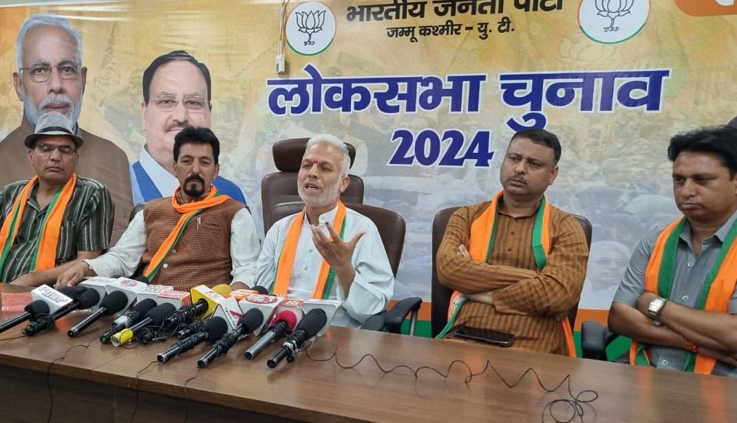 BJP Leader Basant Raj Demand Automatic Weapons gave to VDG