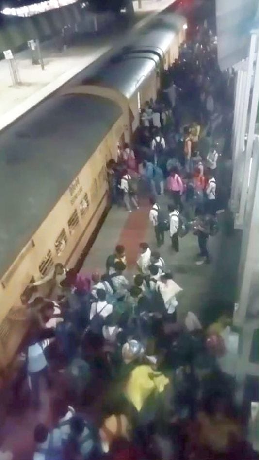 Passengers kept shouting to open the train door, GRP-RPF did not come
