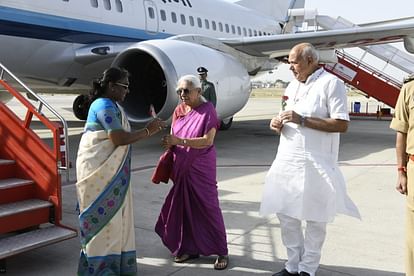 Ayodhya News: President spent four hours in Ram's city President spent four hours in Ram's city