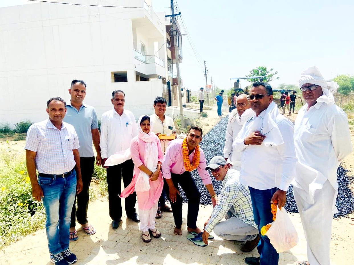 Rakesh Shastri, former head of Sector Kosli, wore slippers on the 315th day of being barefoot.