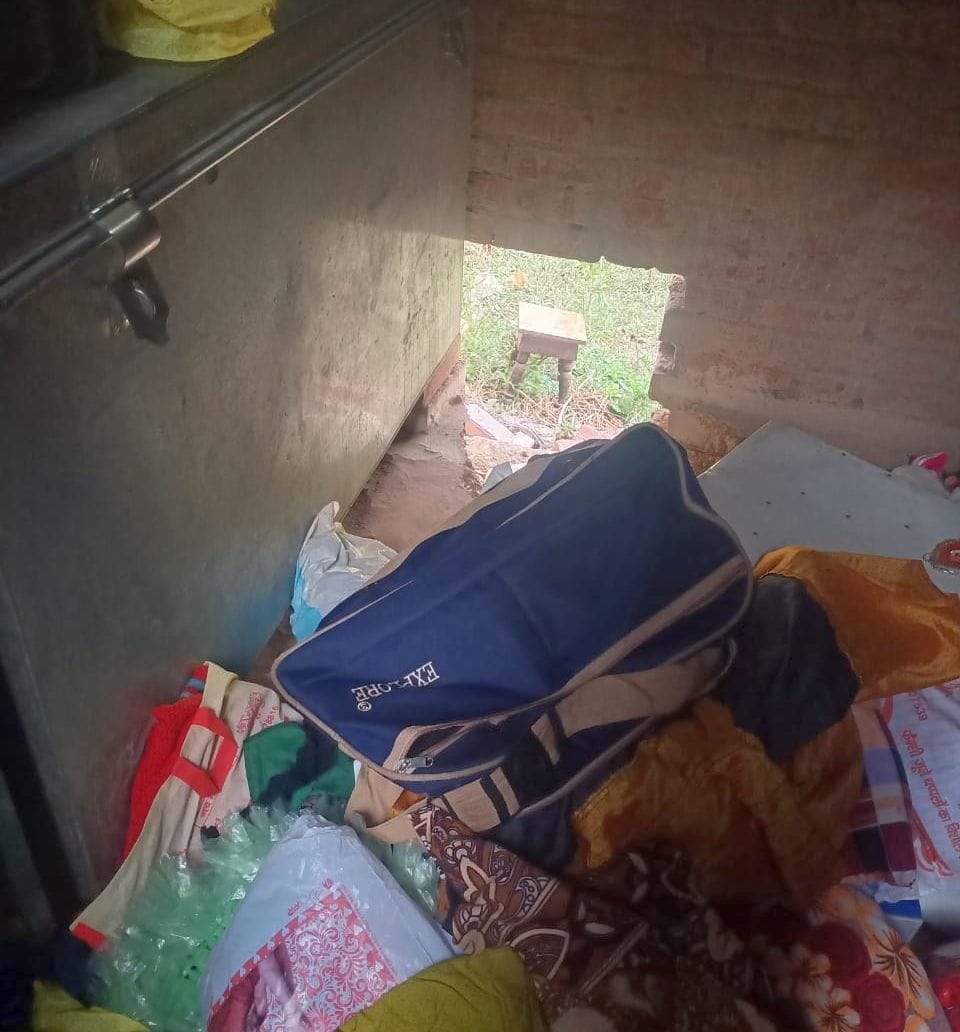 The family members kept sleeping, thieves searched three houses in one night