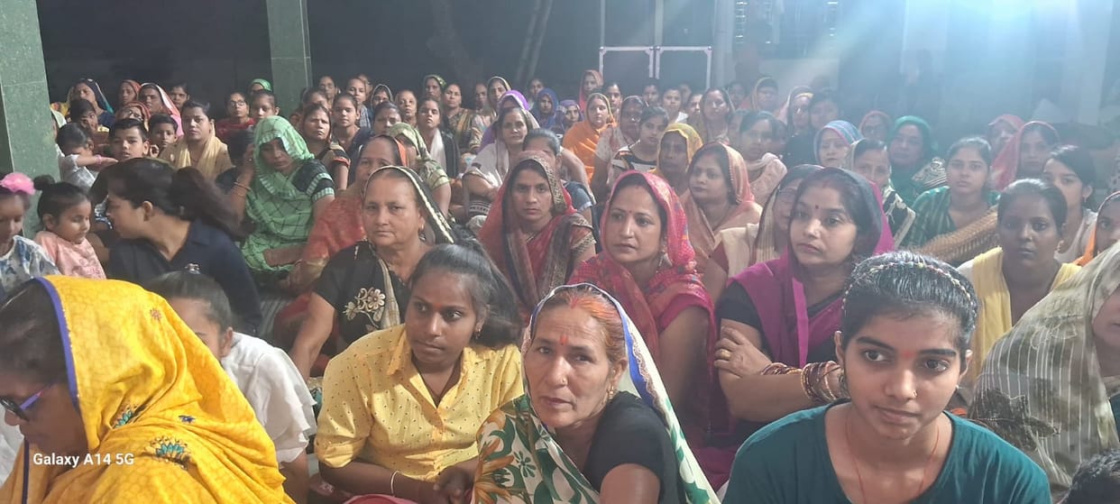 Devotees were overwhelmed with emotion after hearing the incident of Shiva's marriage.