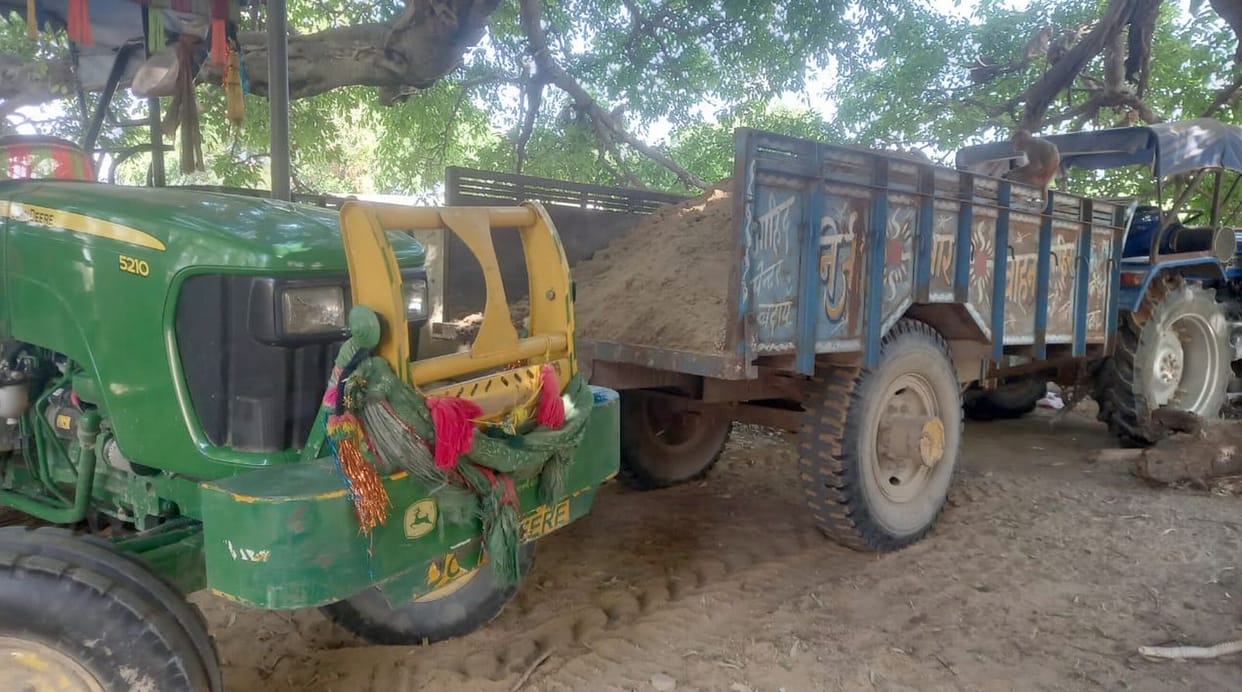 Three tractor-trolleys and one machine engaged in illegal mining caught