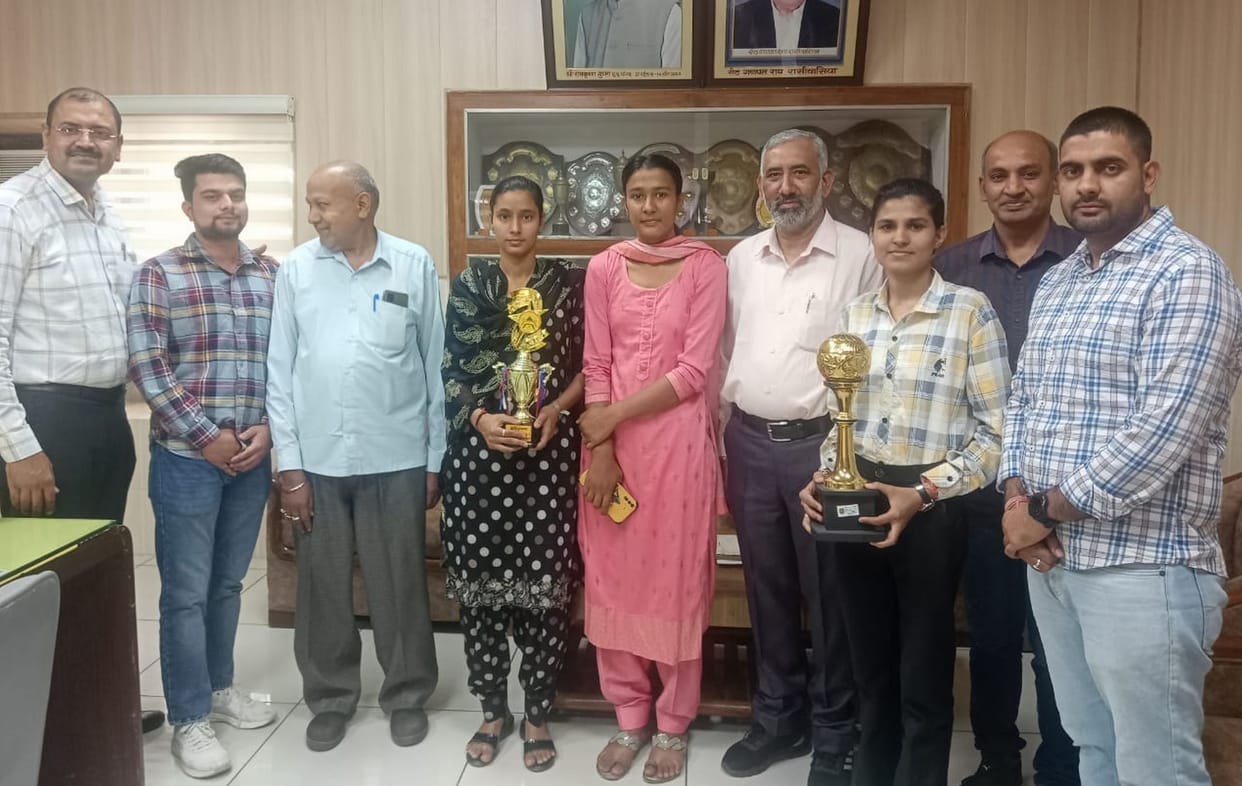 Meritorious students received honours.