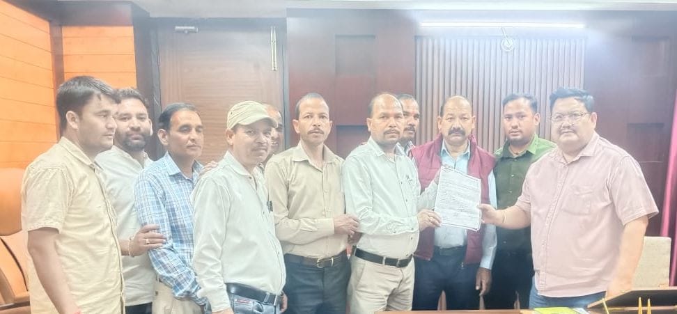 Demand to close liquor shop in Lodhia