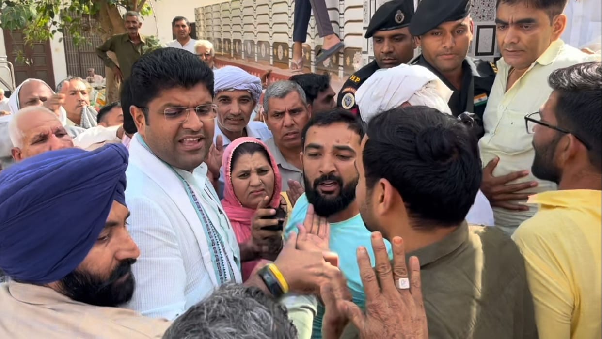 Black flags shown to Dushyant Chautala in Badesara, slogans raised against him