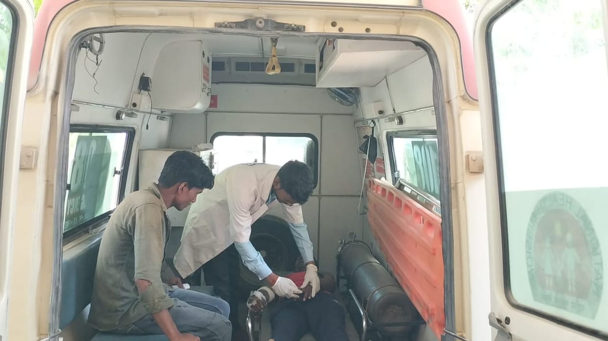 Two farmers injured in leopard attack, saved their lives by fighting