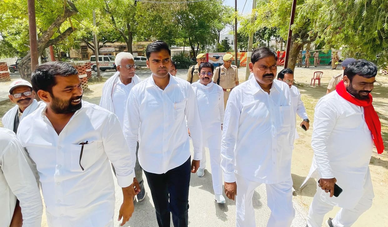 UP Election 2024: Pushpendra Saroj took revenge of his father's defeat from Vinod Sonkar