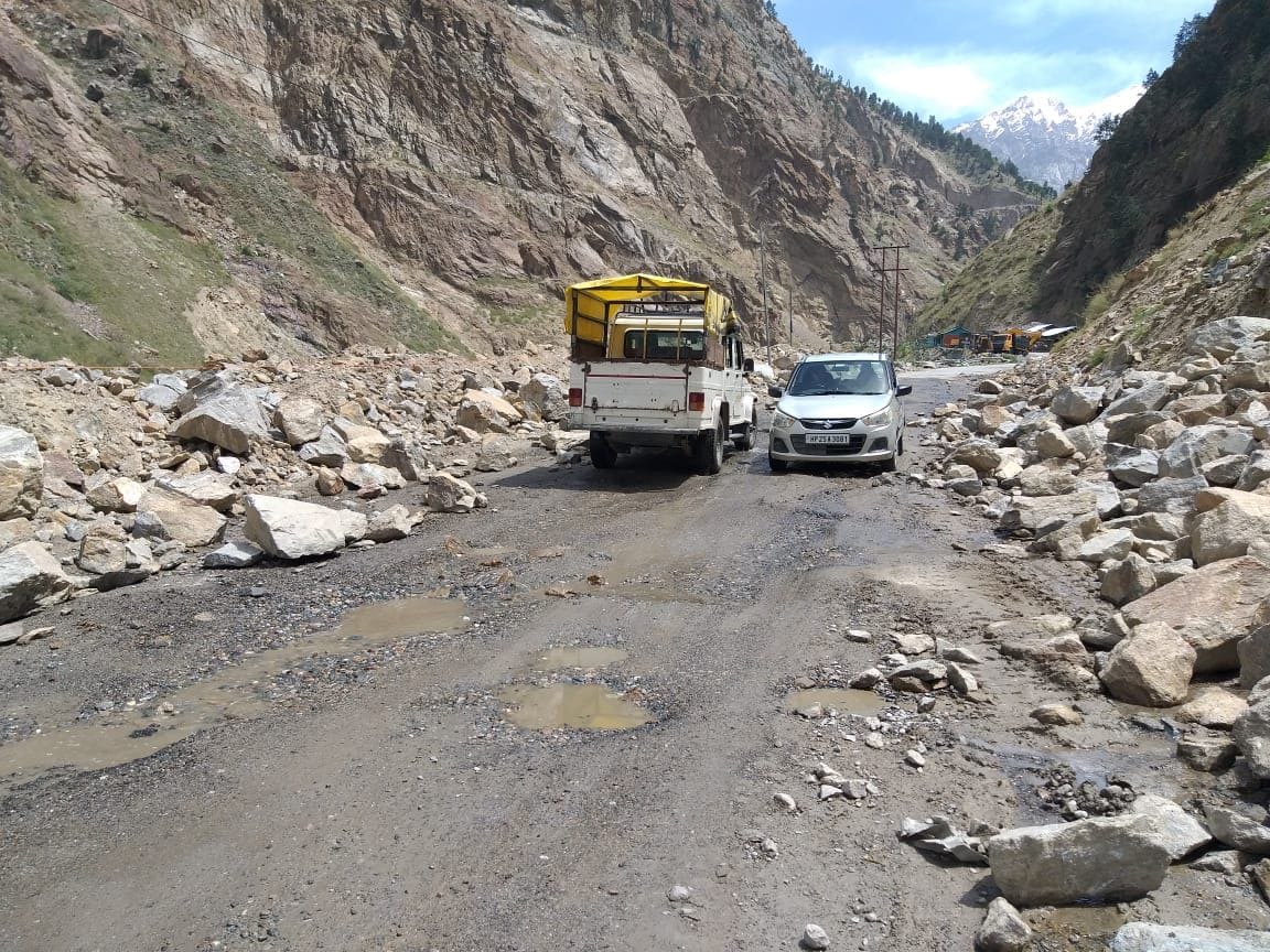 Kadcham-Powari, National Highway 5, road is in bad condition, people are worried