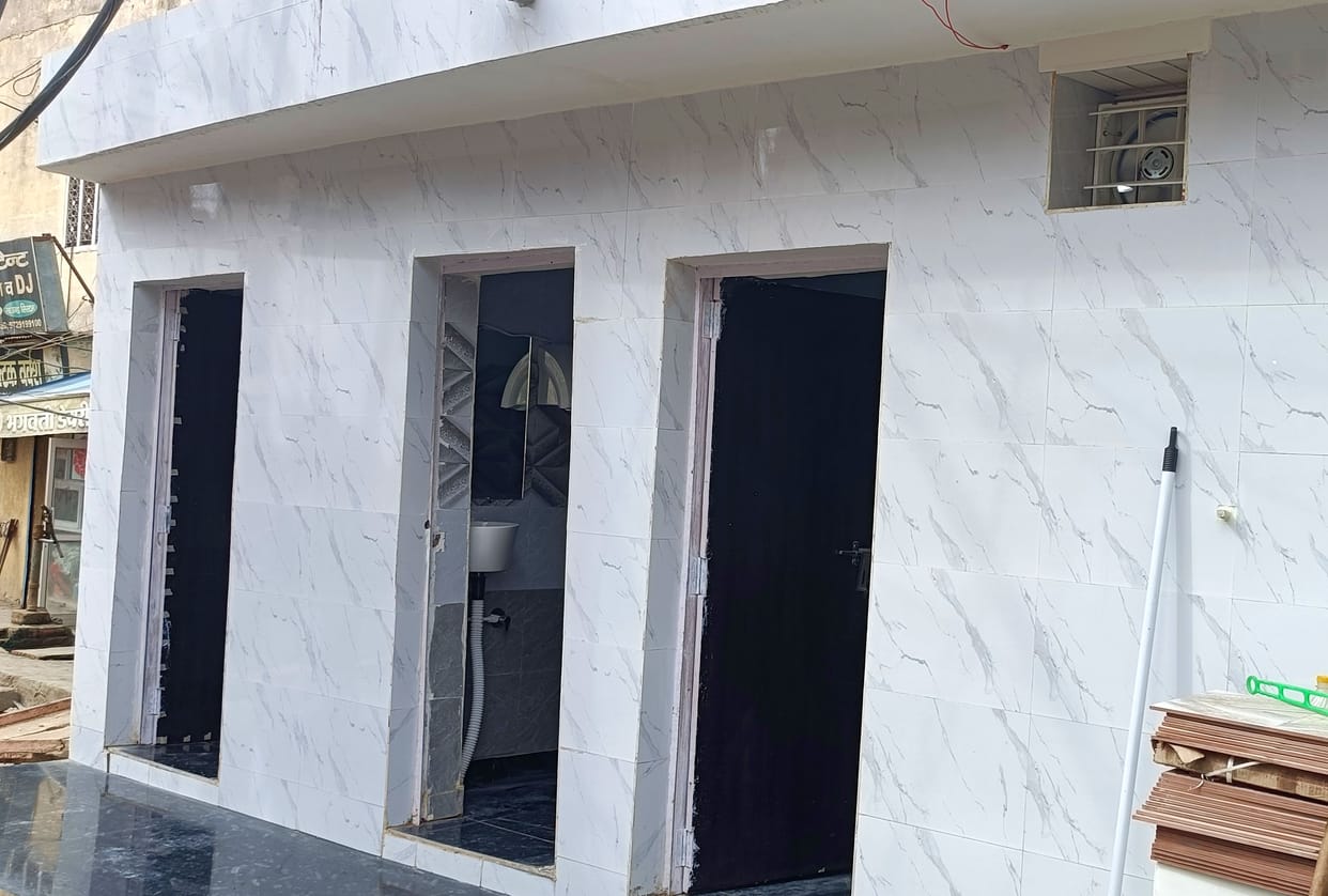 Now luxury facilities will be felt in eight public toilets in the city, after the elections four mobile and eight ready new toilets will also come.