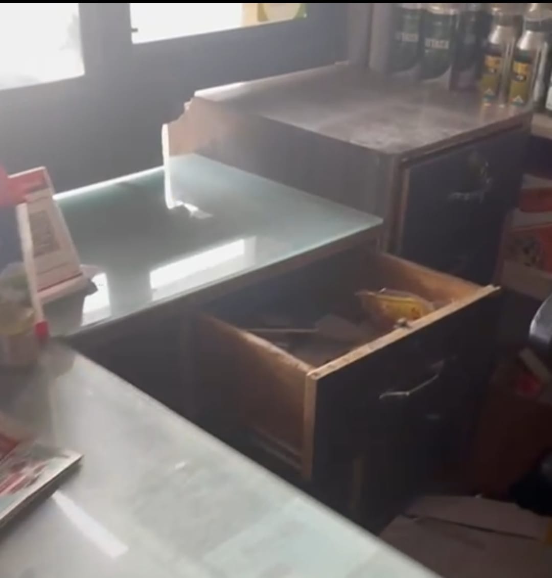 Goods and cash worth thousands of rupees stolen by breaking locks from two pesticide shops