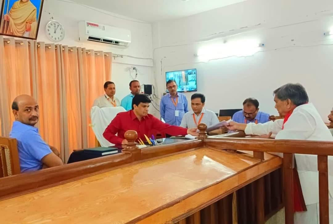 Alliance candidate Ramprasad Choudhary filled the nomination form.