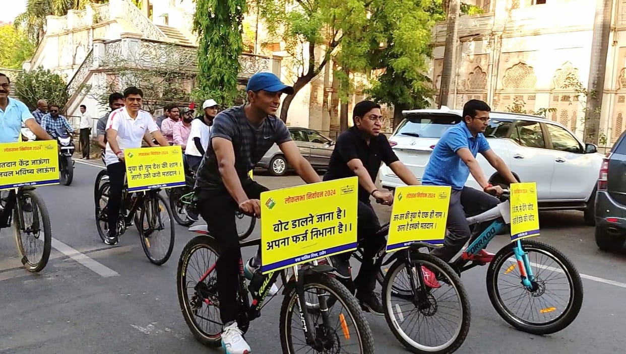 Ujjain News: Know what happened that the Divisional Commissioner-IG went out on a bicycle