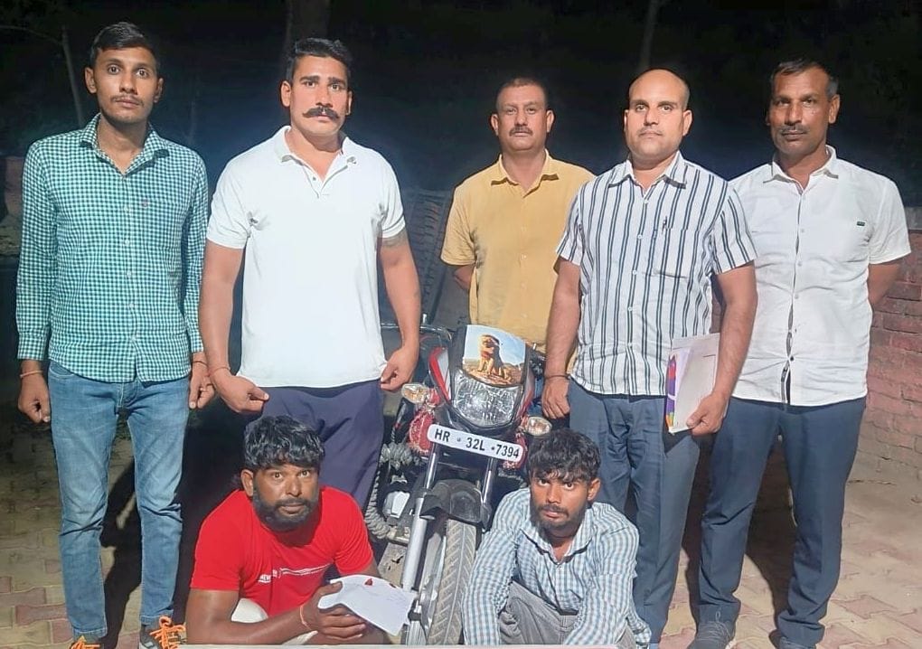 Two smugglers arrested with 400 grams of charas, supplier also named