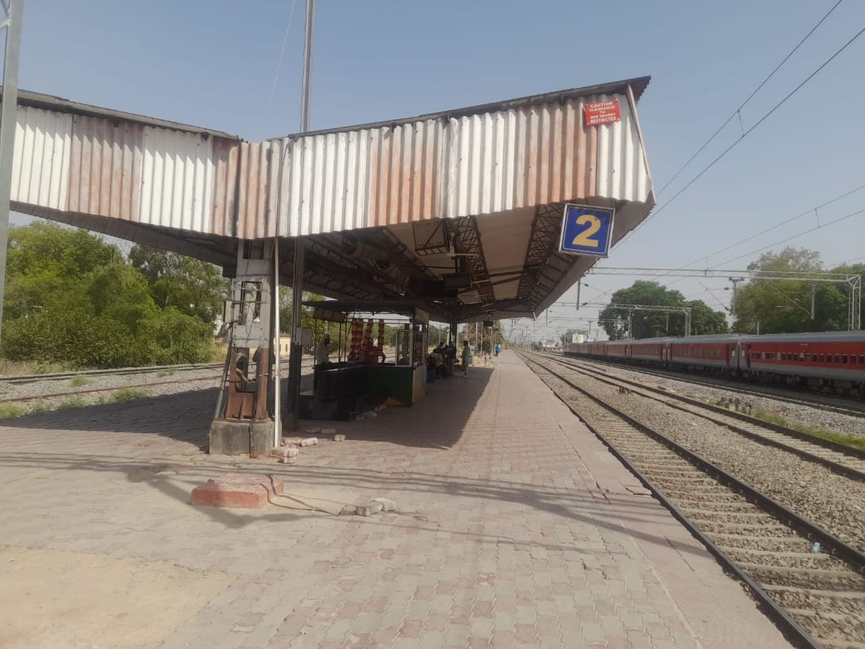 Dead body of BSF jawan found on railway track near Agra Cantt going home on leave