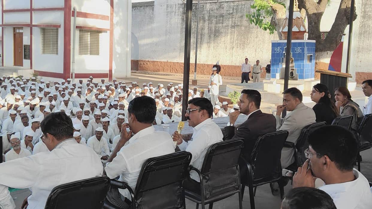 Prisoner advocate dialogue program was held for the first time in Central Jail Barwani