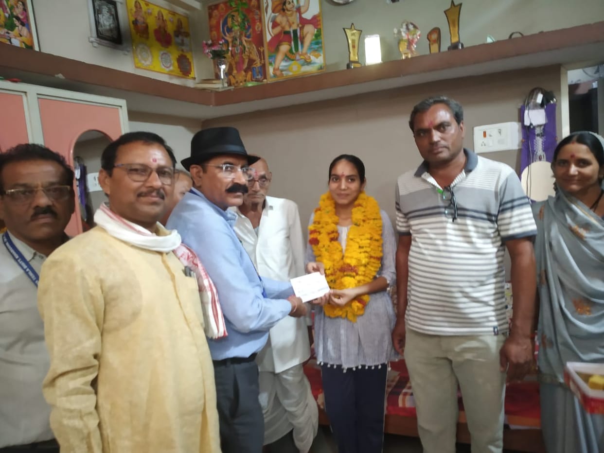 talented girl students of 10th and 12th were honored at their homes In Khargone