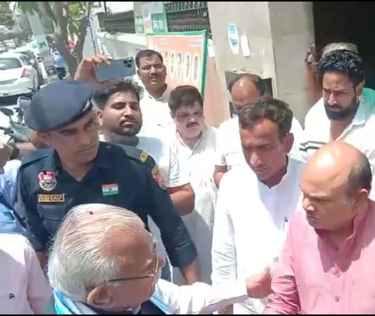 Manohar Lal arrived to meet MP Ramesh Kaushik