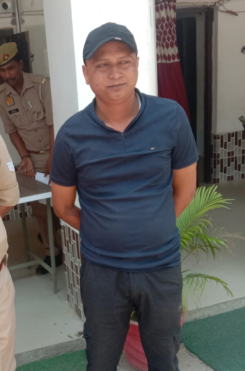 Policeman pretending to be inspector committed robbery with his colleagues, arrested