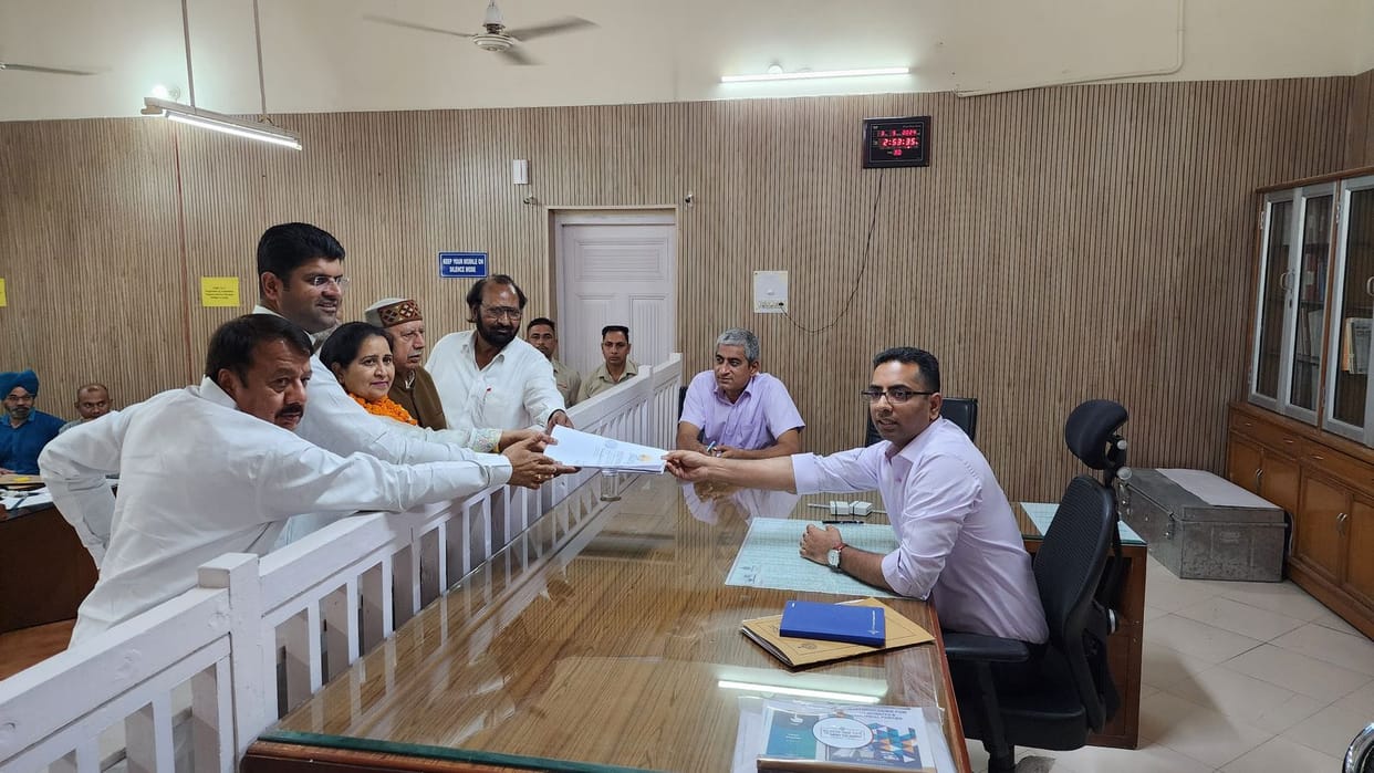 JJP and BSP candidates filed nomination, auto rickshaw driver is also in the race