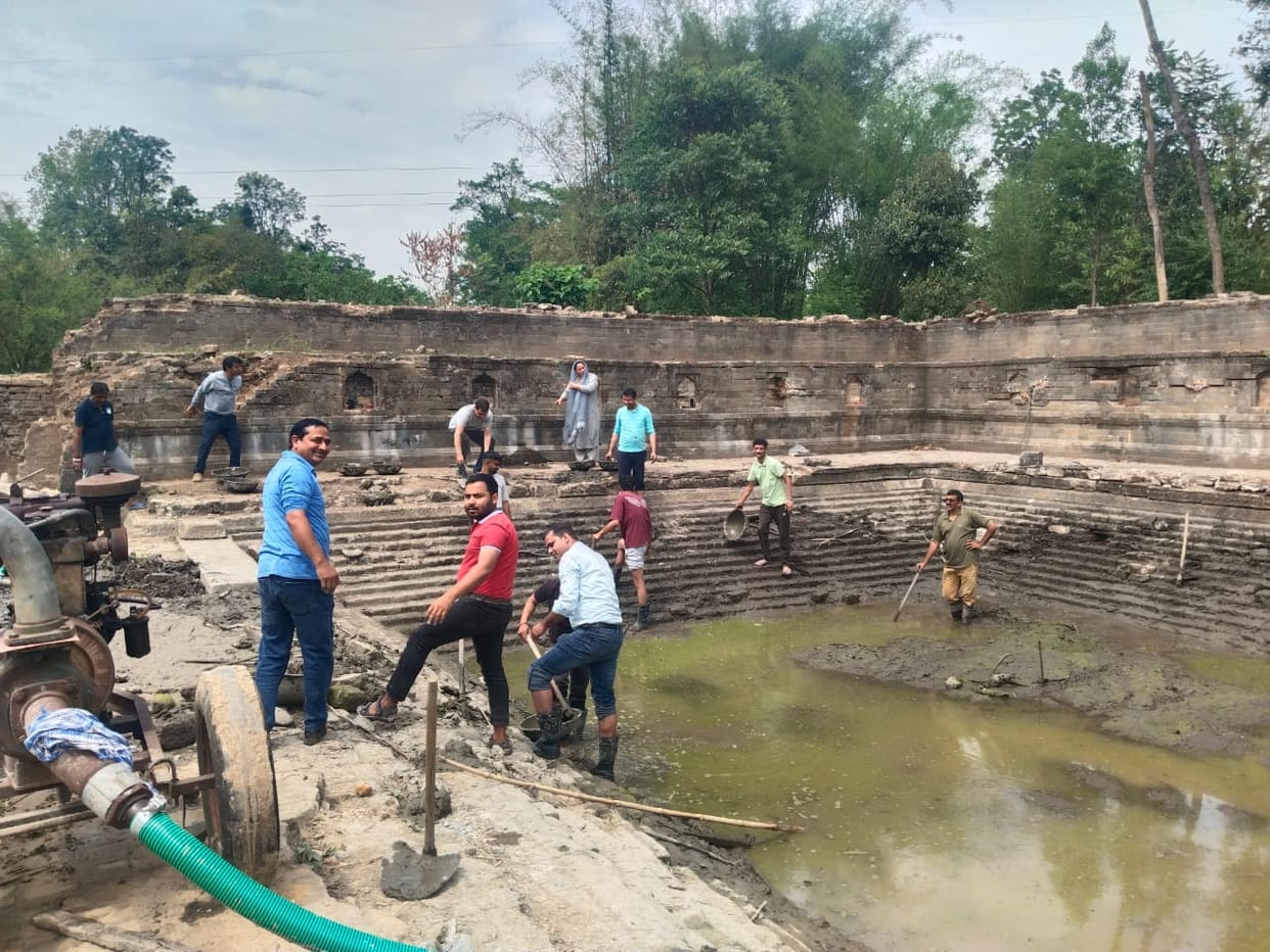 Unique initiative: Message of voting along with cleaning of historical pond