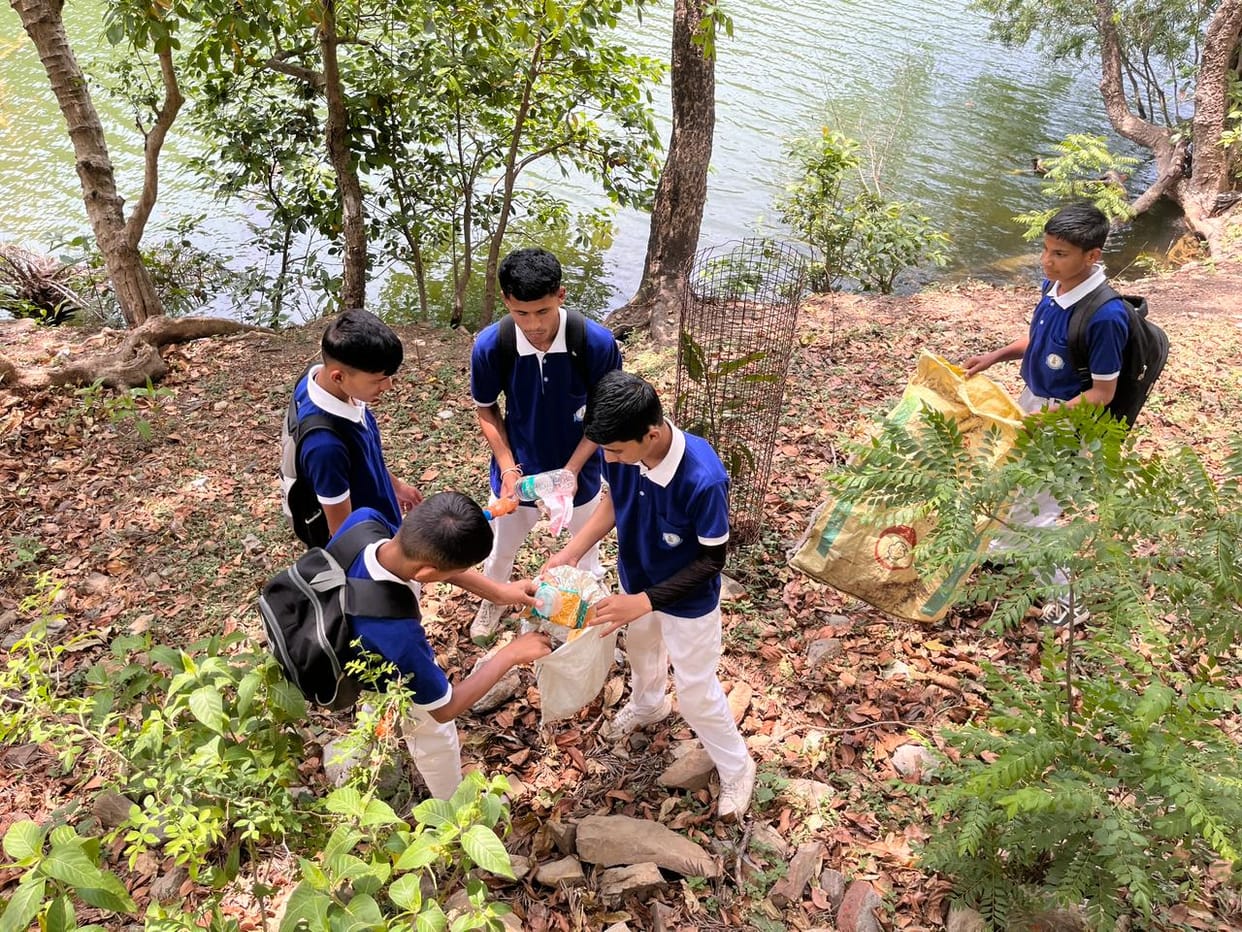 akm school students visit in renuka ji