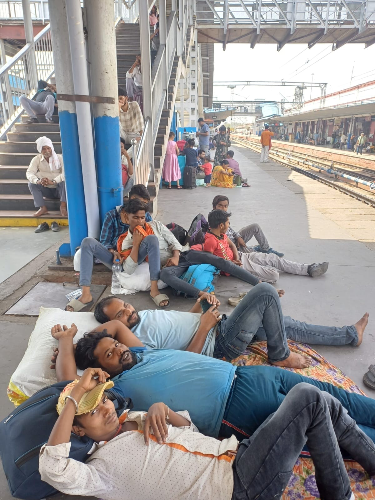 The status of trains is not being announced, this is a problem