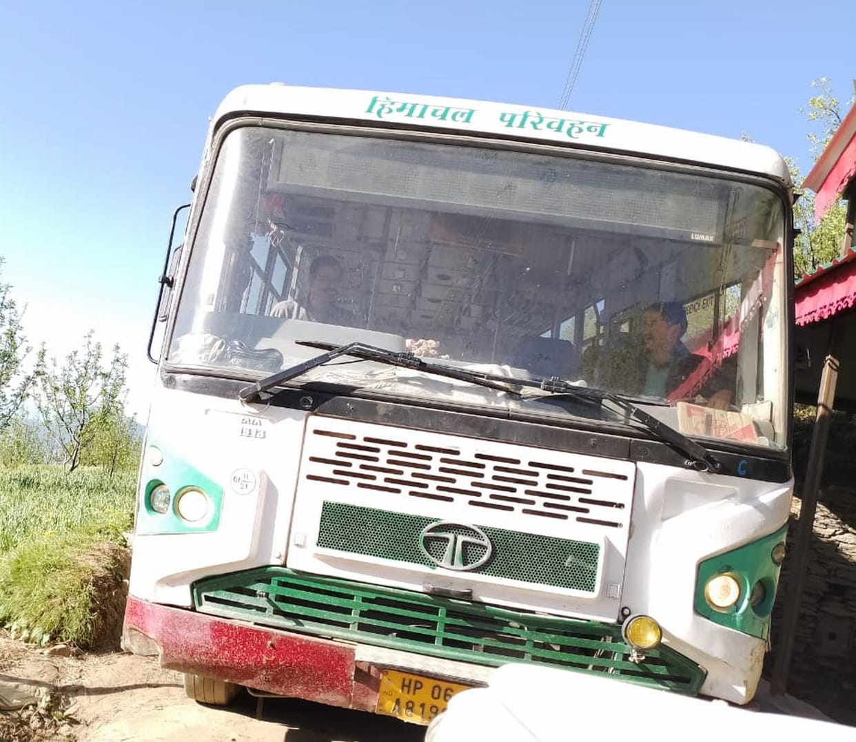 The bus reached the heights risking its life.