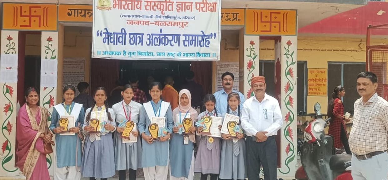 100 meritorious students of cultural knowledge exam honored