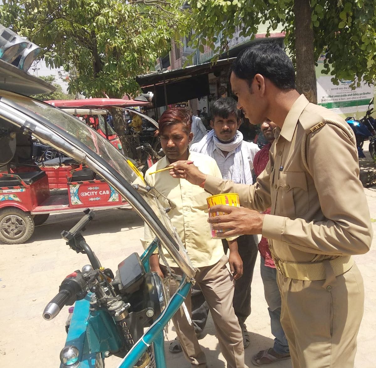 The number written on the e-rickshaw will tell the name and address of the driver.