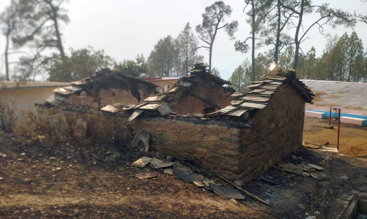 200 year old dharamshala of Aididhura temple burnt in forest fire