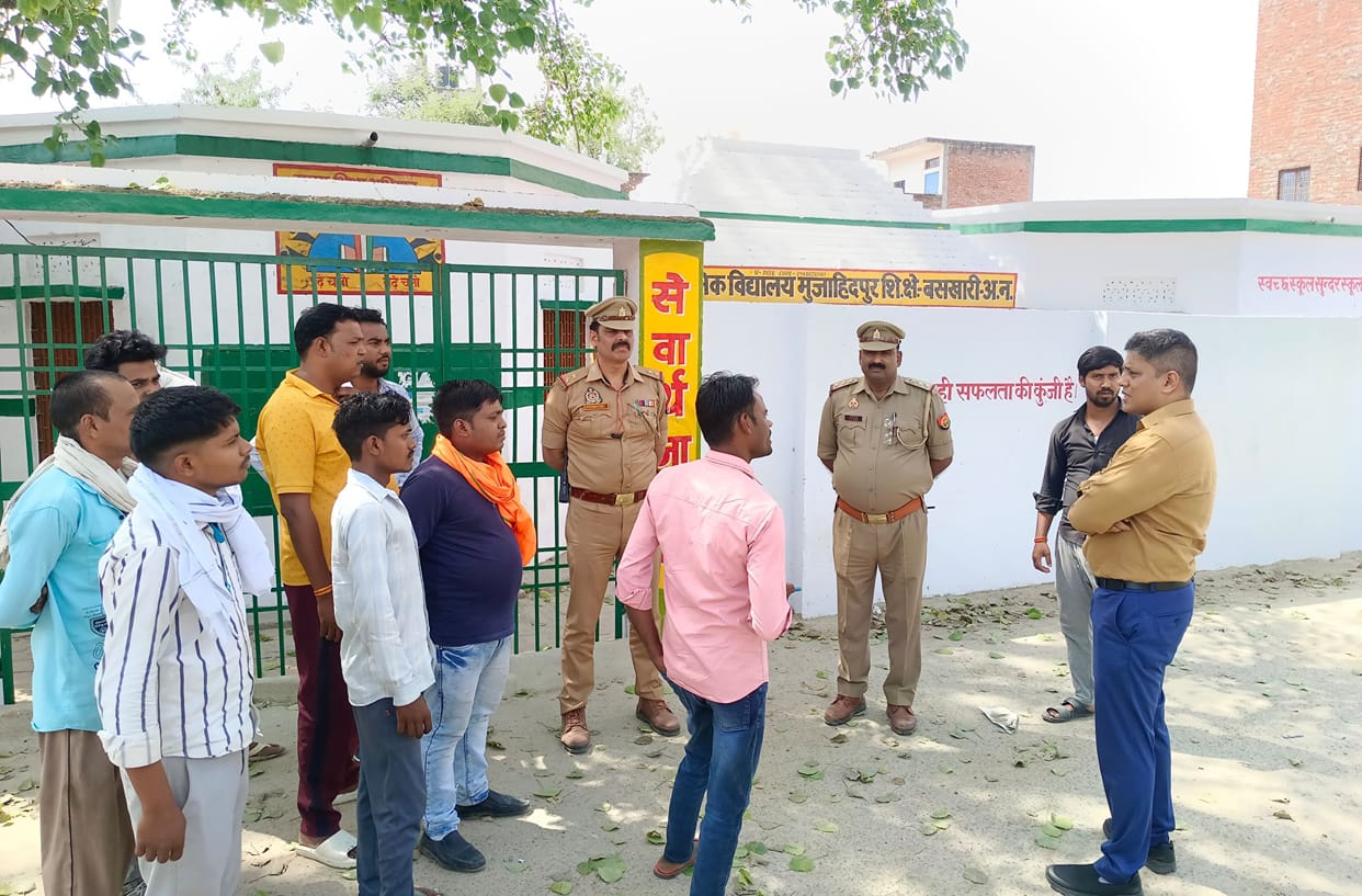 SP took stock of highly sensitive booth Mujahidpur