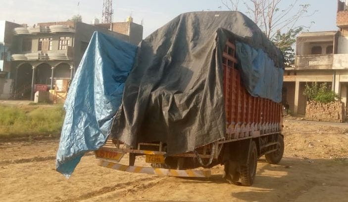 The miscreants took the driver hostage and stole gutkha worth Rs 3.50 lakh.