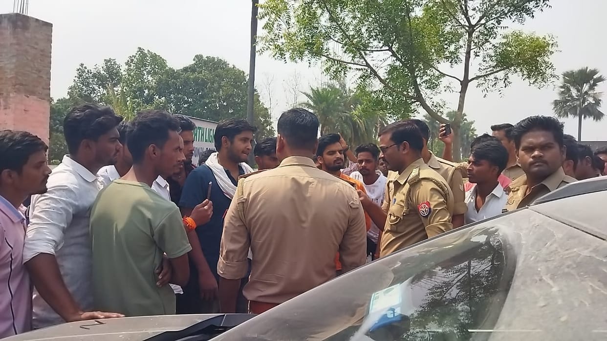 Two B.Sc candidates were beaten after closing the gate, there was chaos at the examination center.