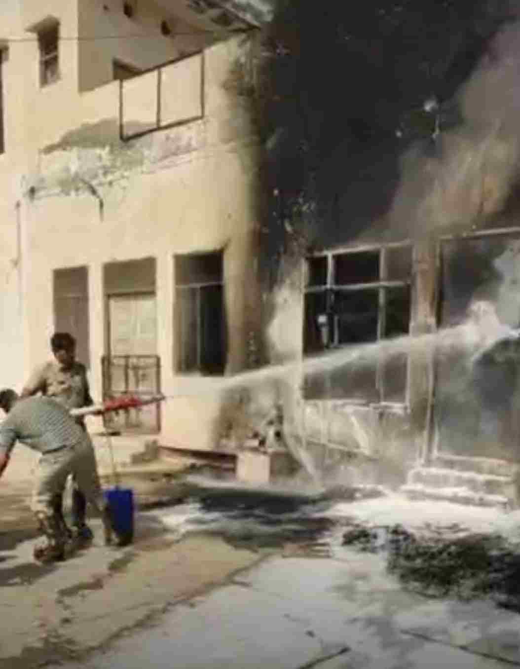 Fire broke out in the cold store built in the basement and the shop of a Congress leader in the new vegetable market.