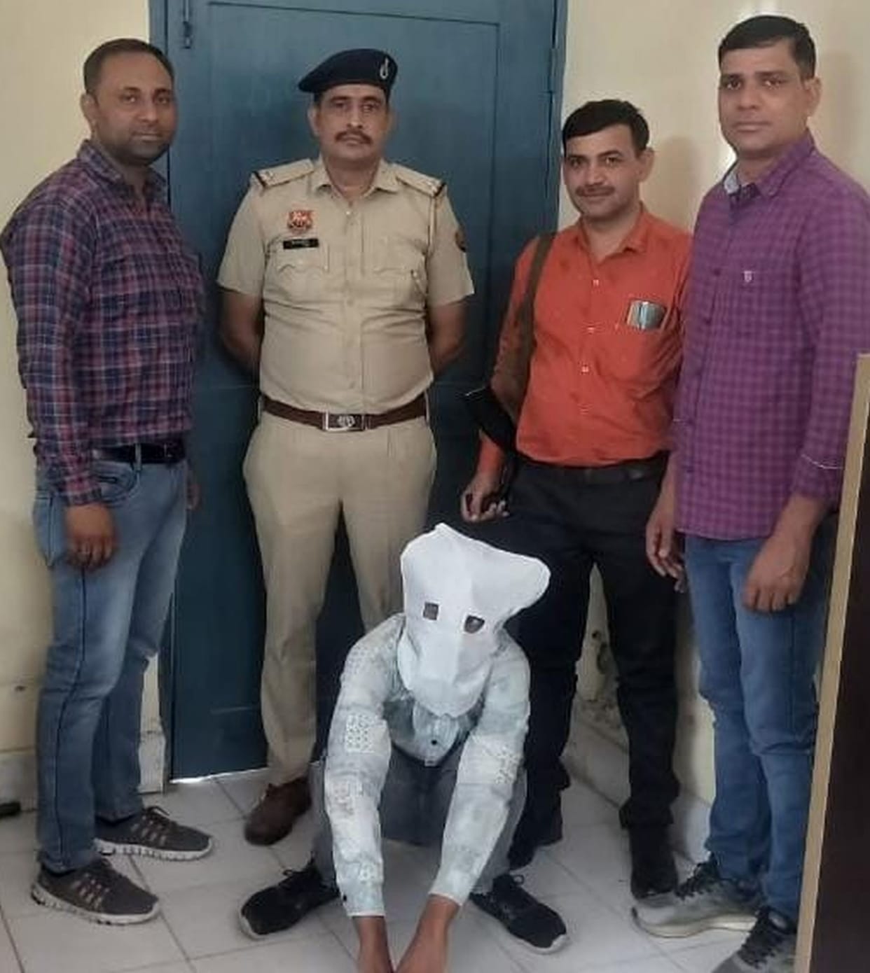 Police arrested the accused of cheating Rs 25 thousand