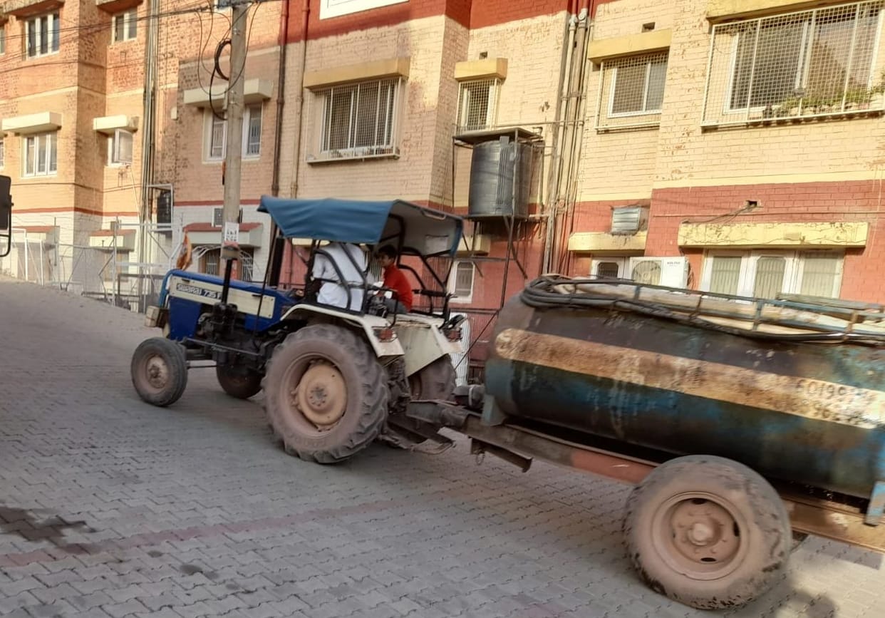 Six submersible pumps and 17 tankers were installed to deal with drinking water crisis in Agra