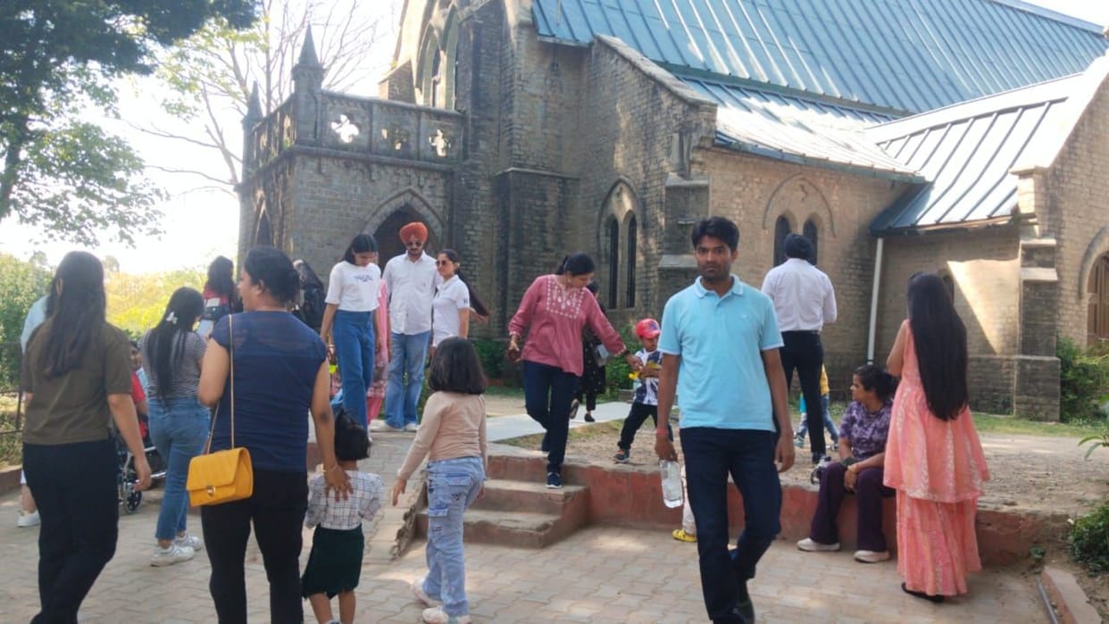 Kasauli tourists on weekends

Gulzar, hotel 70 percent booked
