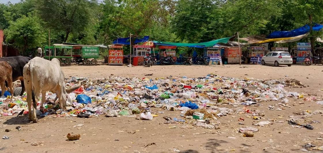 No dustbin board installed at dumping site