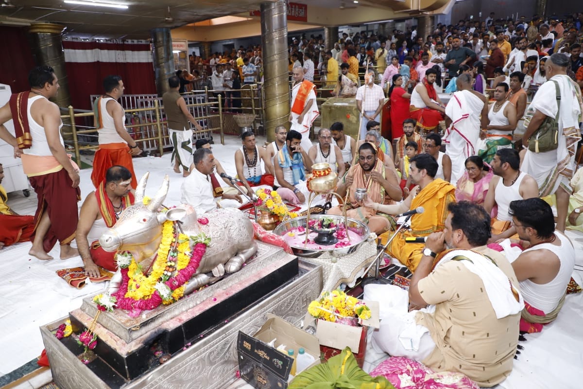 Rudrabhishek on Mahashivratri 2025 Know the vidhi and importance of Rudrabhishek in hindi